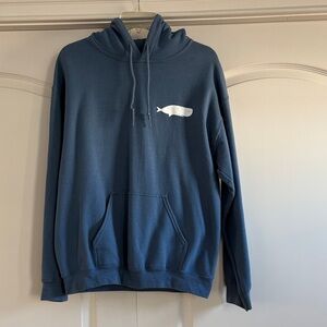 GILDAN HOODED PULLOVER SWEATSHIRT “Salty Whale” graphic in Back / Size Medium